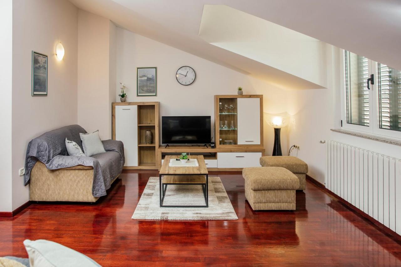 Stillness Apartment *