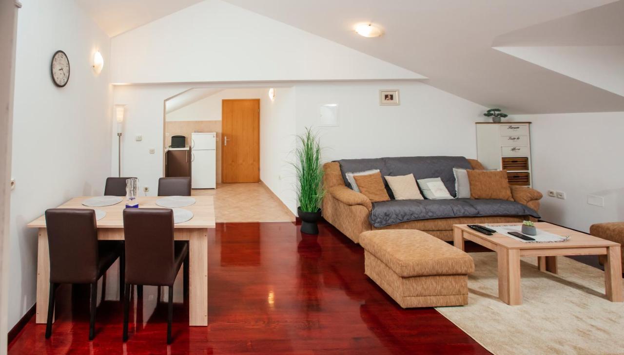 Stillness Apartment