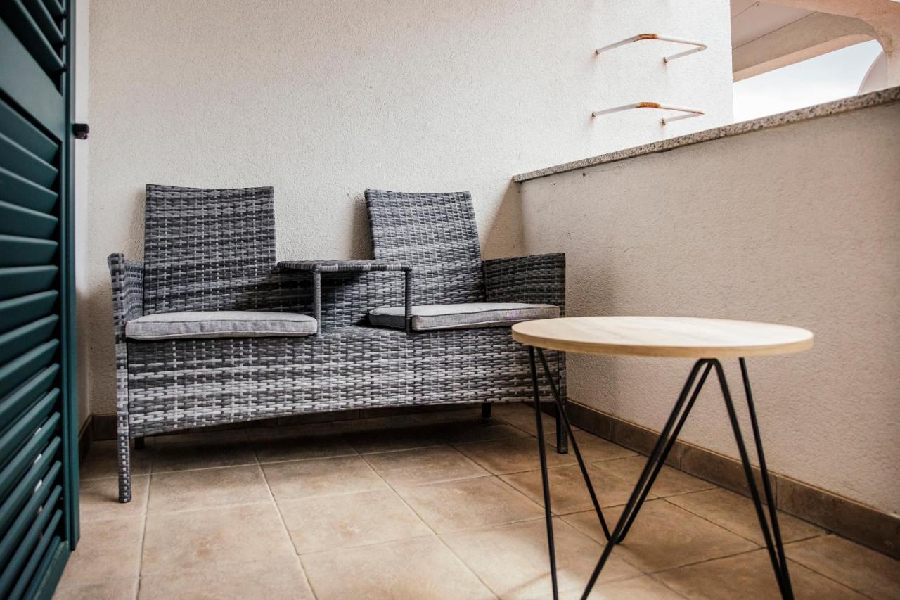 Apartment Stillness *